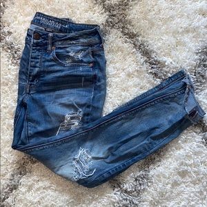 American eagle tomgirl distressed denim jeans